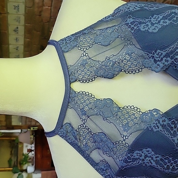 •LIKE NEW• ADORE ME LACE HALTER TOP BRA - Picture 3 of 9